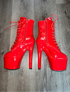 RED FAUX LEATHER ANKLE BOOTS WITH SHINY FINISH