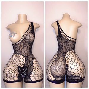 DIAMOND LACE CUTOUT ONE SHOULDER ROMPER WITH MATCHING THONG AND PASTIE