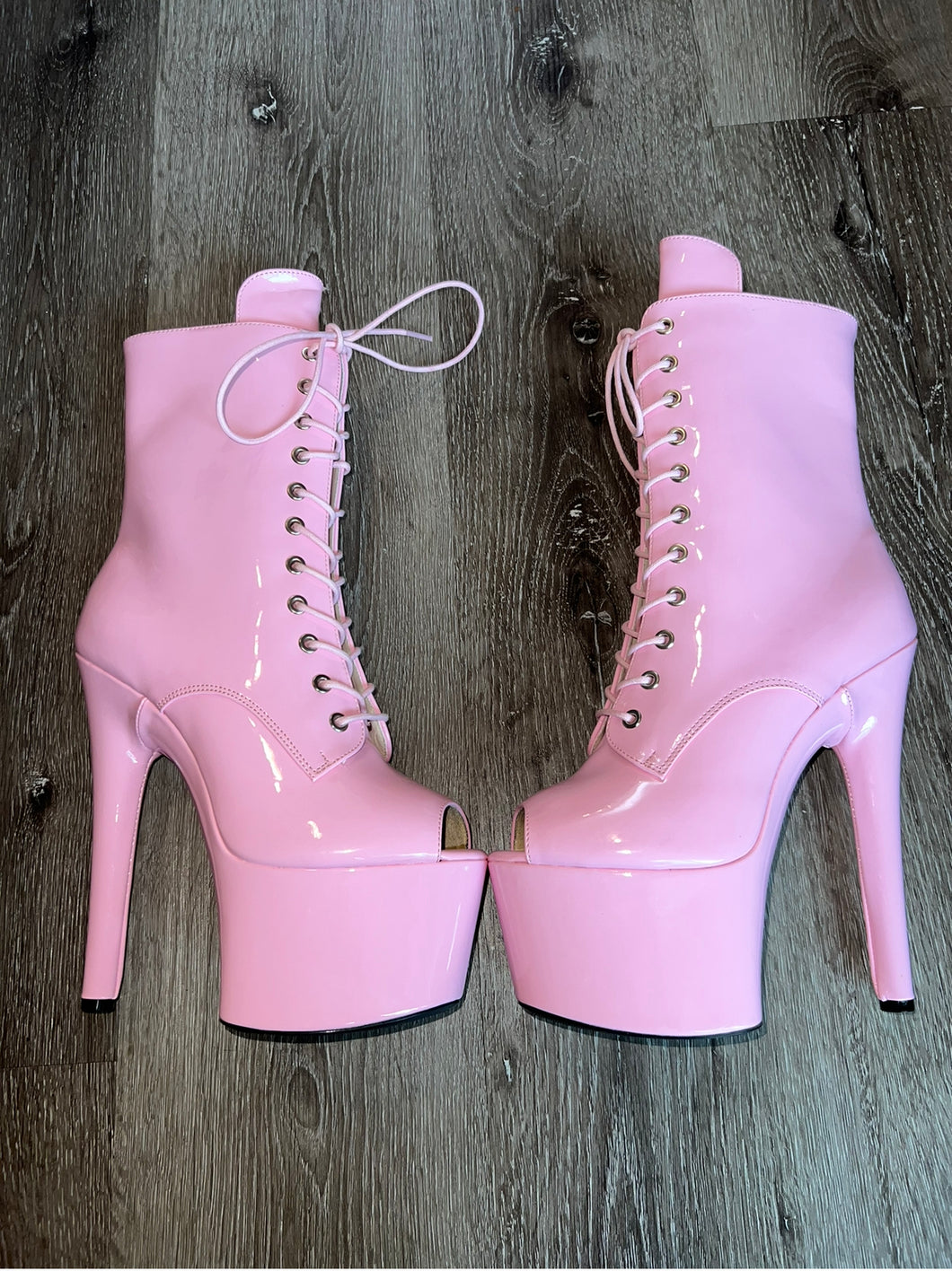 PINK FAUX LEATHER ANKLE BOOTS WITH SHINY FINISH