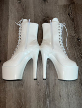Load image into Gallery viewer, WHITE FAUX LEATHER ANKLE BOOTS WITH SHINY FINISH