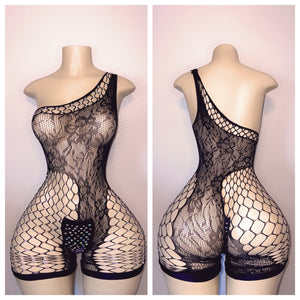 DIAMOND LACE CUTOUT ONE SHOULDER ROMPER WITH MATCHING THONG AND PASTIE