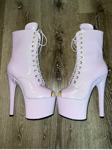 LAVENDER FAUX LEATHER ANKLE BOOTS WITH SHINY FINISH